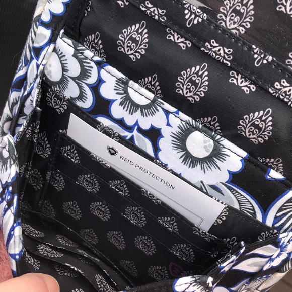 Vera Bradley RFID Mini Hipster - Picture 3 of 7